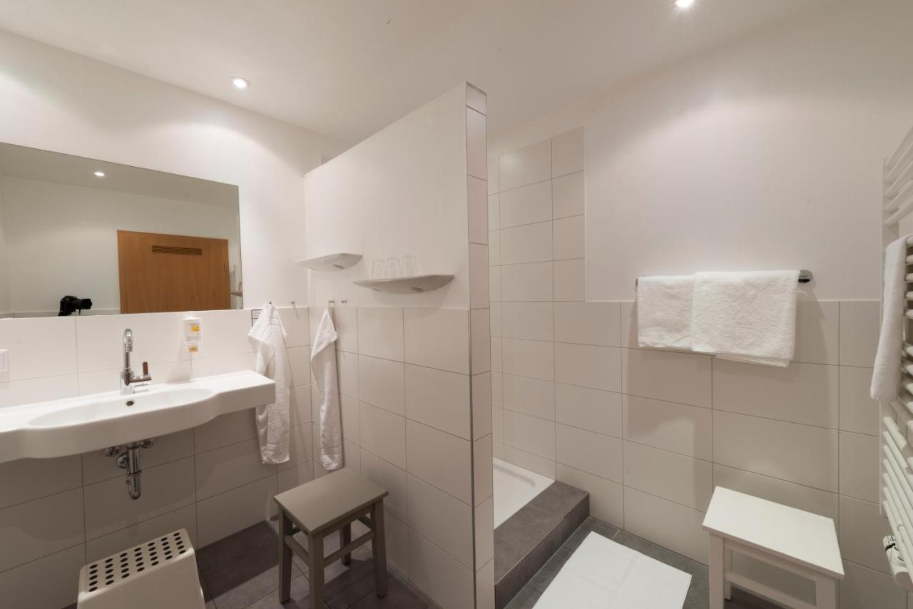 Hotel Gasthof Zum Storch Шлюссельфельд Экстерьер фото