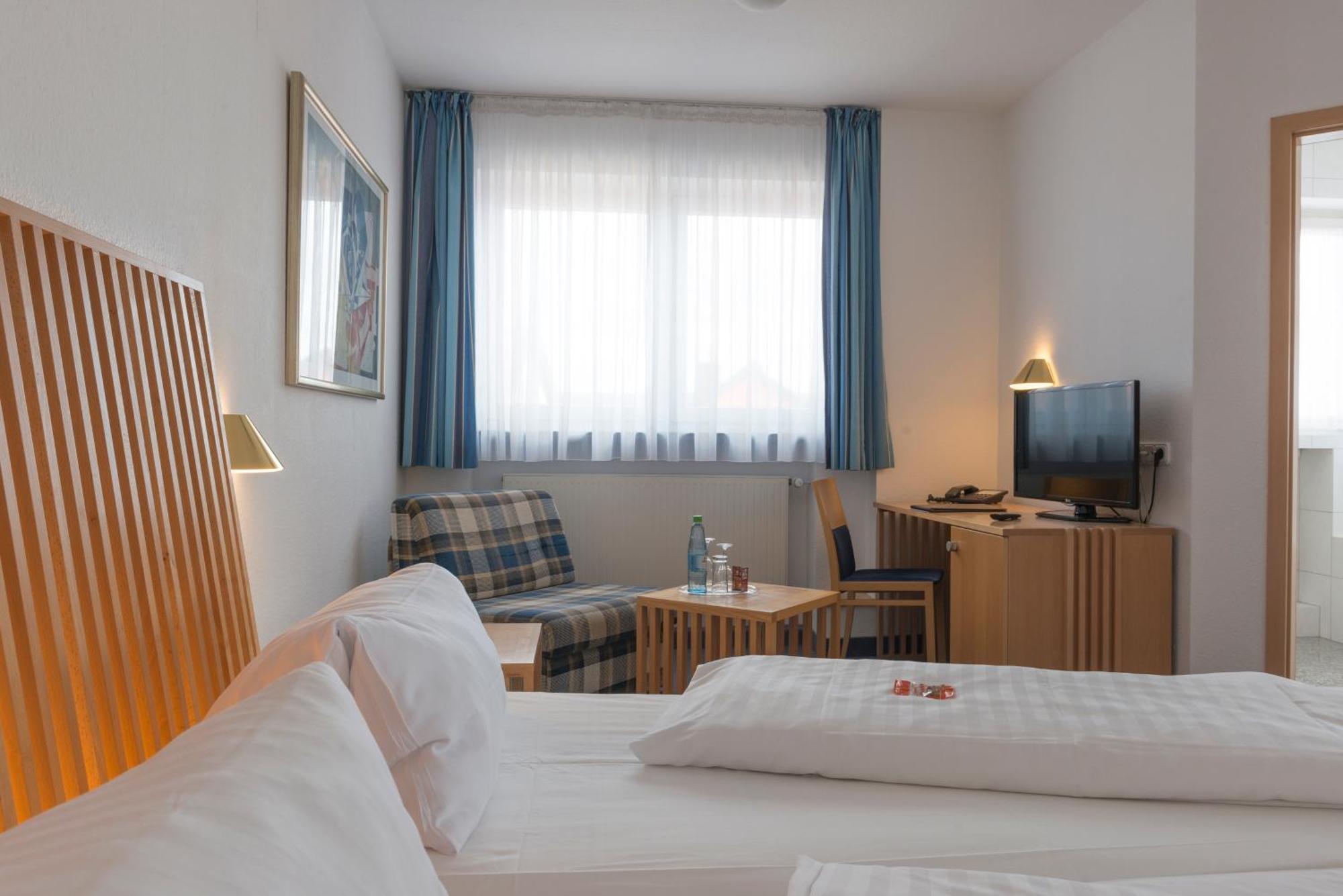 Hotel Gasthof Zum Storch Шлюссельфельд Экстерьер фото