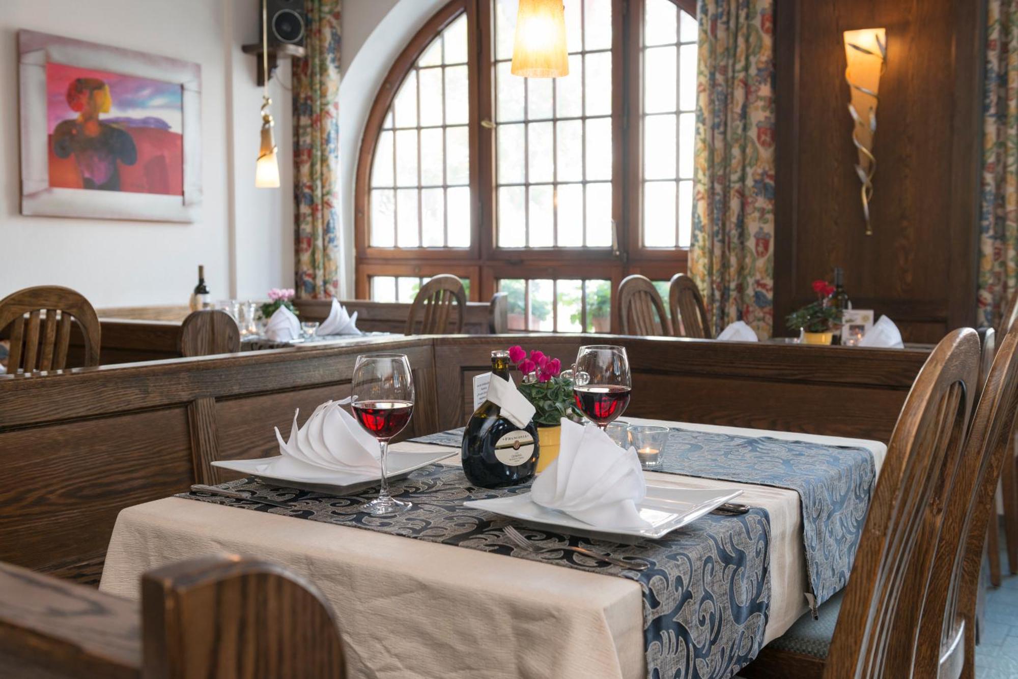 Hotel Gasthof Zum Storch Шлюссельфельд Экстерьер фото