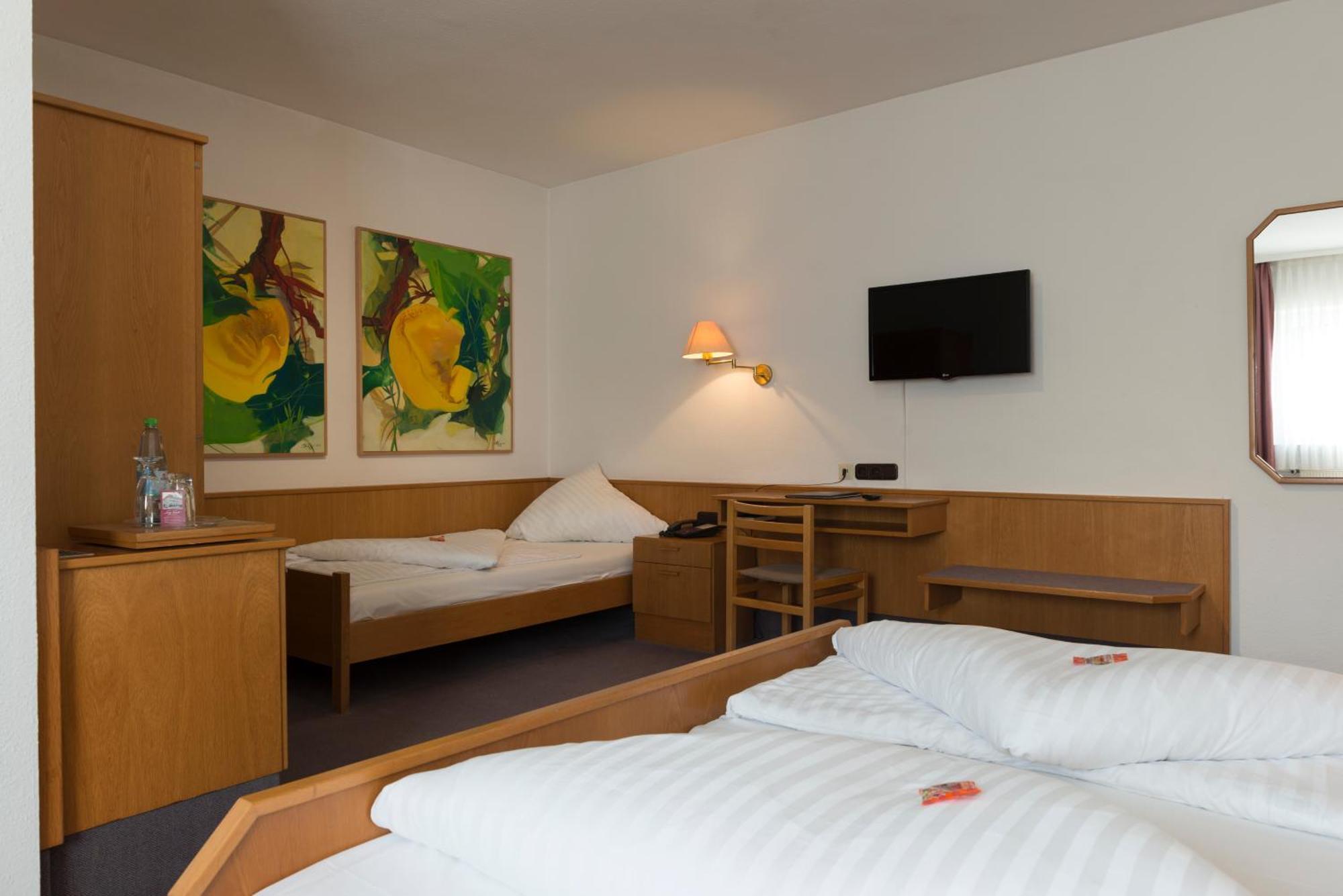 Hotel Gasthof Zum Storch Шлюссельфельд Экстерьер фото