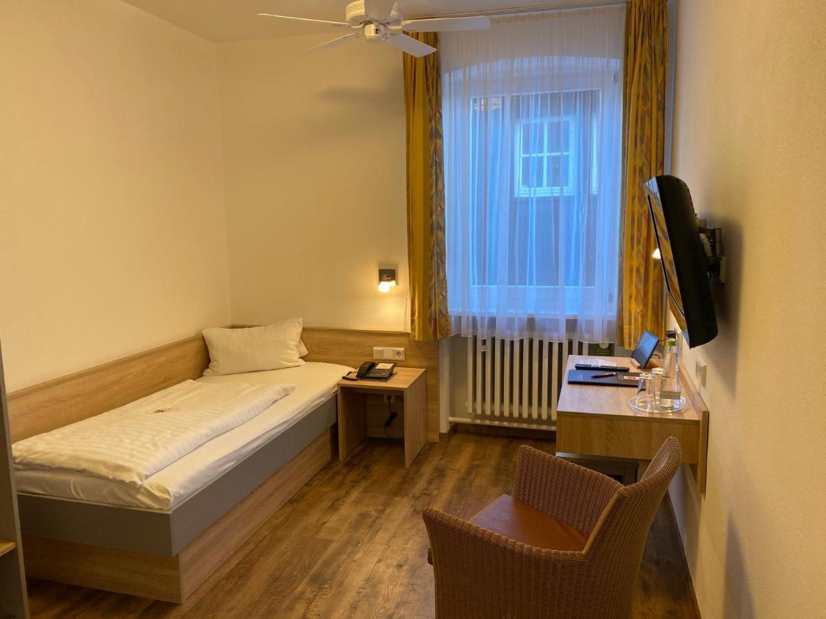 Hotel Gasthof Zum Storch Шлюссельфельд Экстерьер фото
